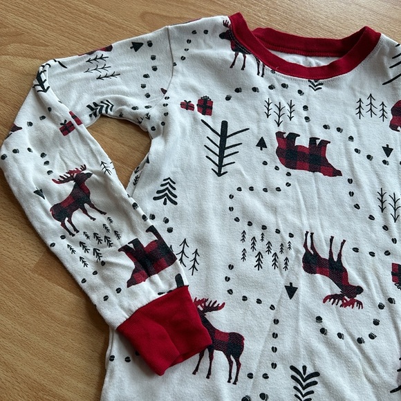 8/$25 The Children's Place Moose and Bear Festive Winter Pajama Top Kids Size 6 - Picture 2 of 9